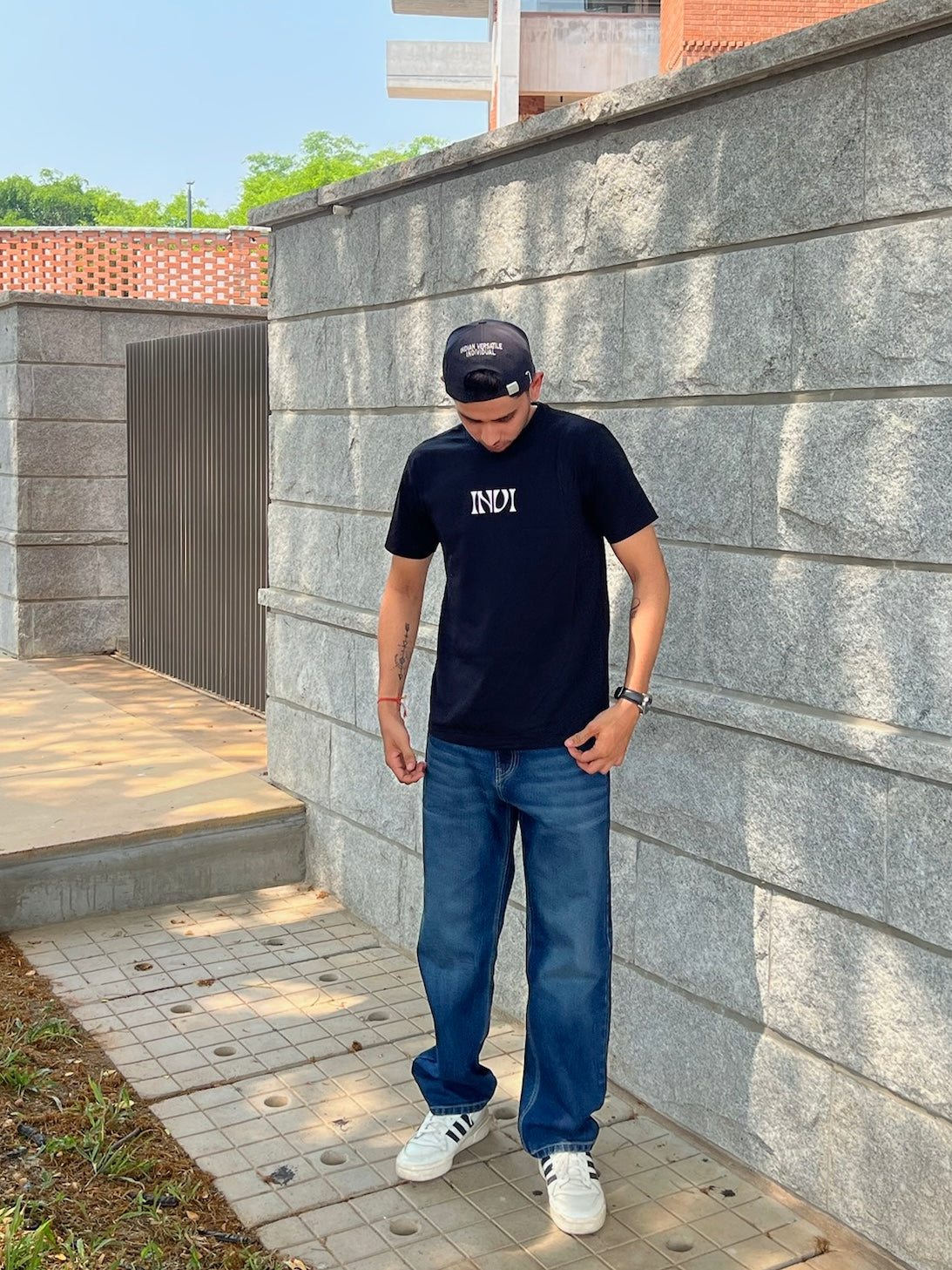 INVI SIGNATURE BLACK TEE